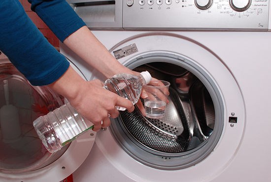 Cách vệ sinh máy giặt với dấm trắng